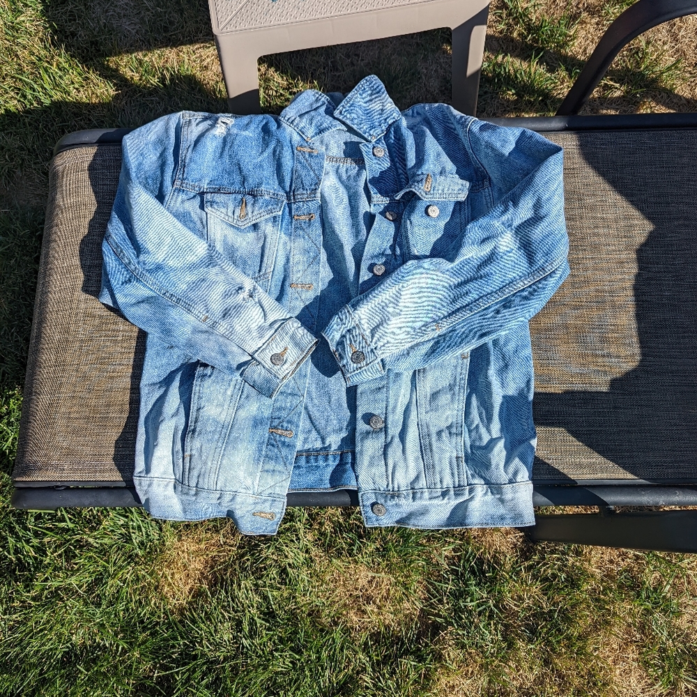 Jean jacket - Picture 2 of 10